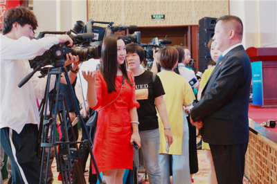土默特左旗攜手中經(jīng)全媒體邁入第三個全媒體服務(wù)年 攝制招商引資宣傳大片