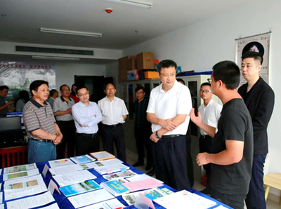 市委常委、副市長謝忠帶領客商來我校考察交流